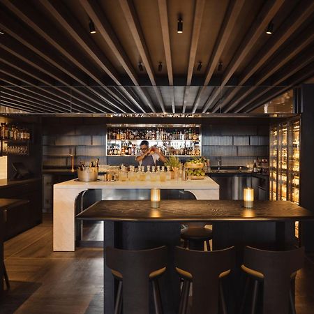 ฮิลตัน สิงคโปร์ ออร์ชาร์ด Hotel ภายนอก รูปภาพ The bar at the 1000 Museum