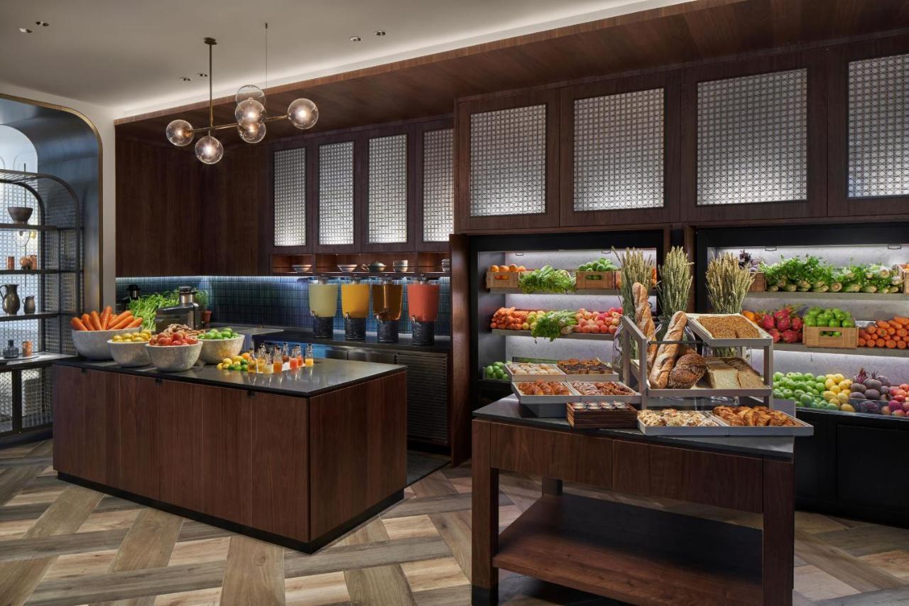 ฮิลตัน สิงคโปร์ ออร์ชาร์ด Hotel ภายนอก รูปภาพ The buffet at the hotel