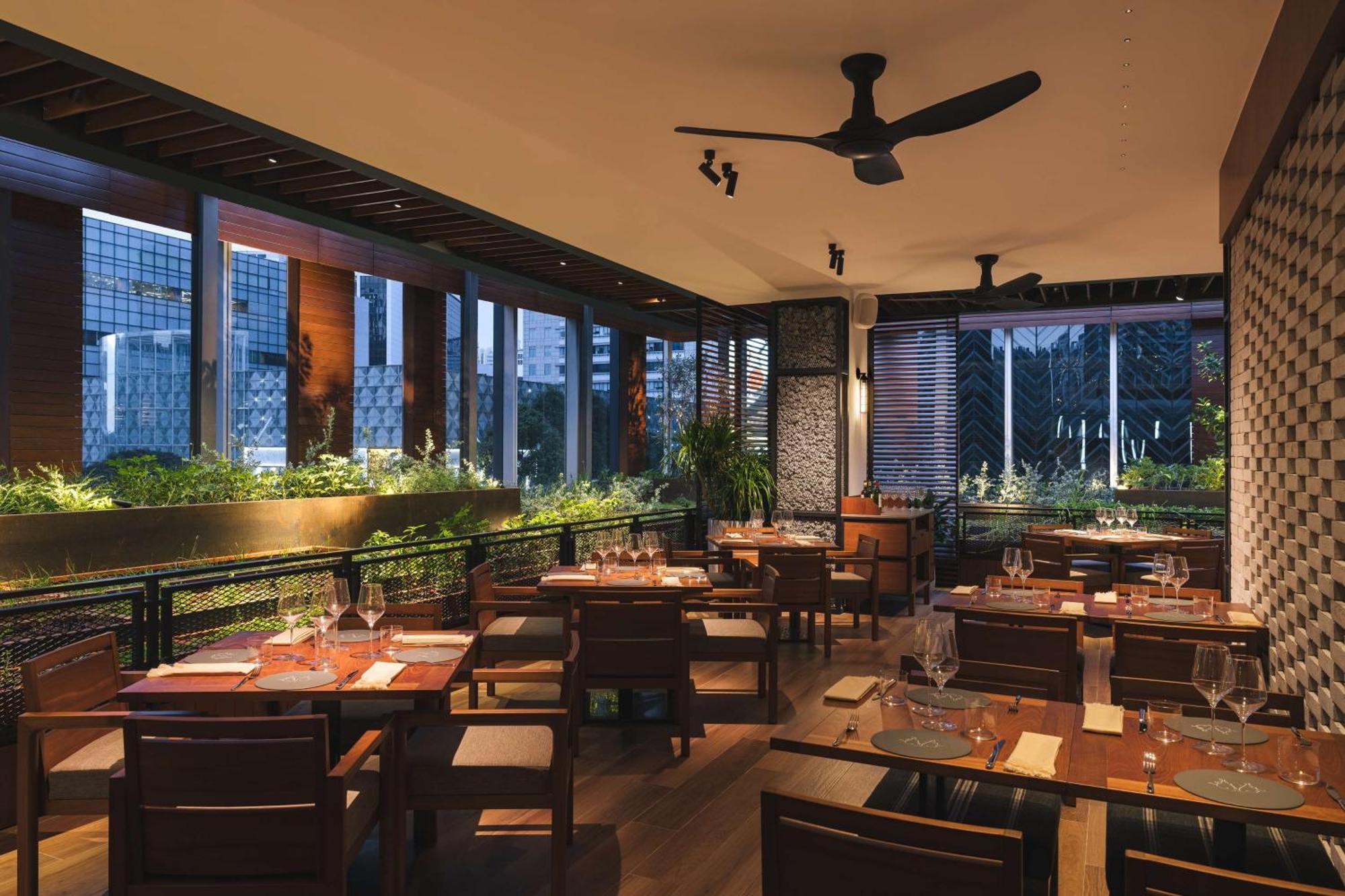 ฮิลตัน สิงคโปร์ ออร์ชาร์ด Hotel ภายนอก รูปภาพ The interior of the restaurant