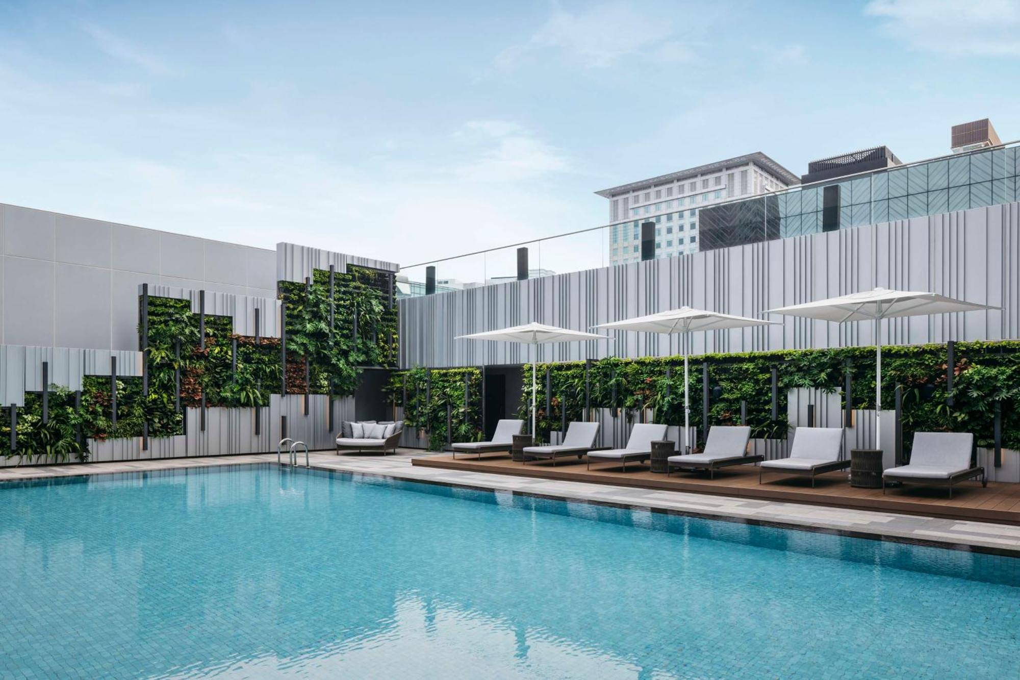 ฮิลตัน สิงคโปร์ ออร์ชาร์ด Hotel ภายนอก รูปภาพ The hotel's rooftop pool